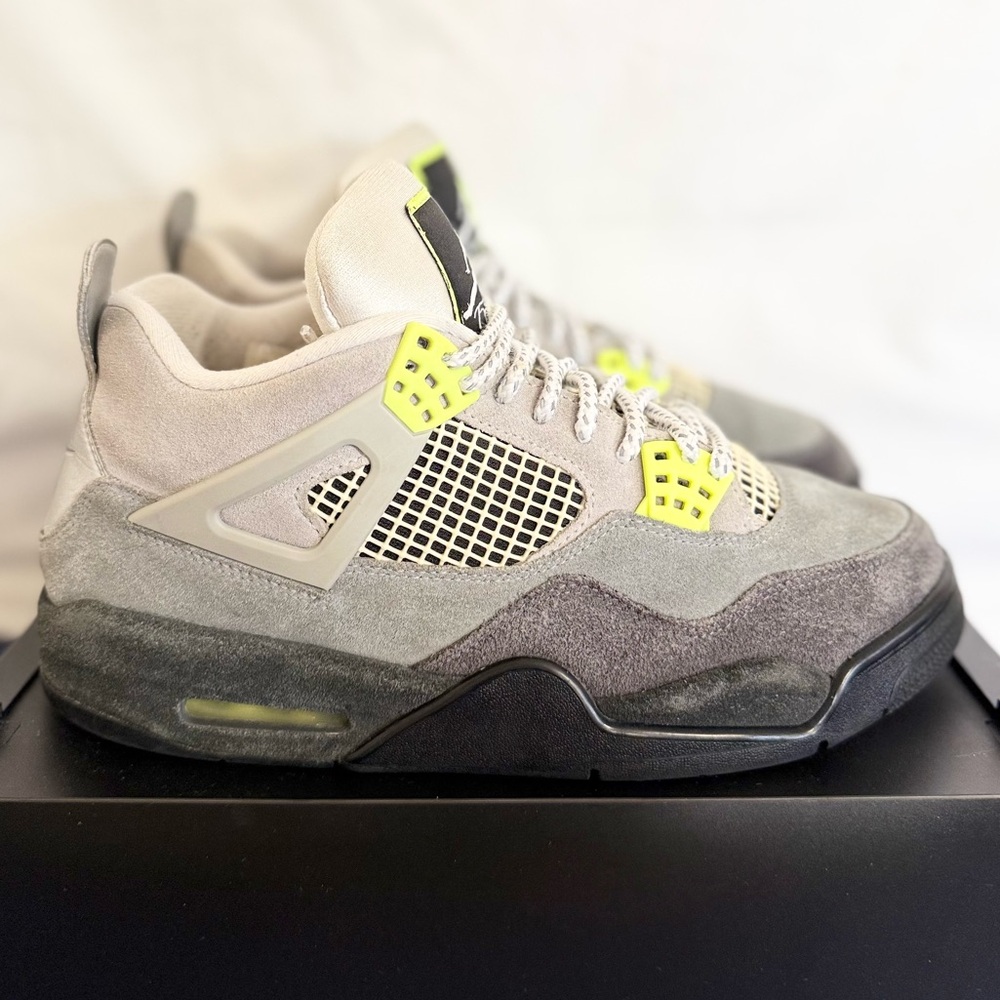 AUTHENTIC Jordan 4 Retro SE 95 Neon size 10 CT5342-007 2020 PRE-OWNED